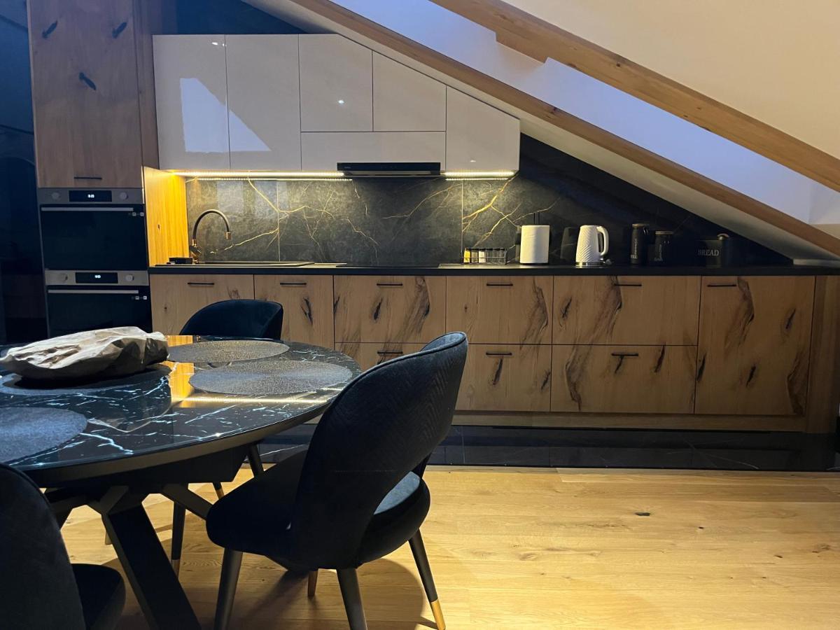 Royal Hill II Apartment เบียลกาตัทร์ชันสกา ภายนอก รูปภาพ